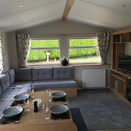 Exclusive 3 Bedroom Caravan, Sleeps 8 People At Parkdean Newquay Holiday Park, Cornwall, Uk 外观 照片