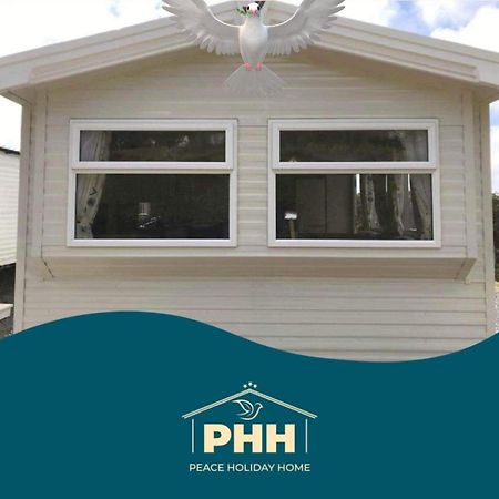 Exclusive 3 Bedroom Caravan, Sleeps 8 People At Parkdean Newquay Holiday Park, Cornwall, Uk 外观 照片