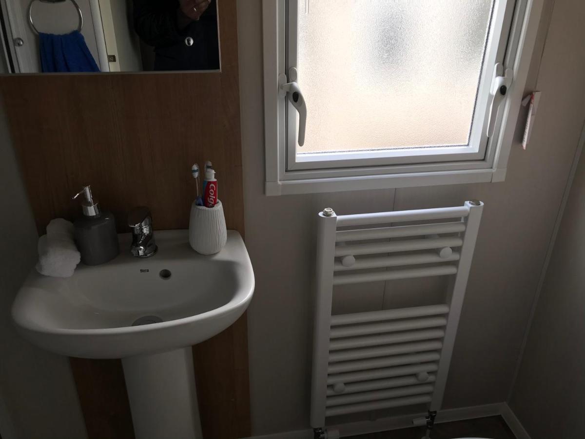 Exclusive 3 Bedroom Caravan, Sleeps 8 People At Parkdean Newquay Holiday Park, Cornwall, Uk 外观 照片