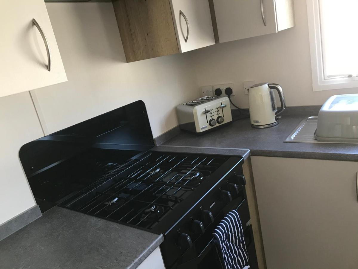 Exclusive 3 Bedroom Caravan, Sleeps 8 People At Parkdean Newquay Holiday Park, Cornwall, Uk 外观 照片