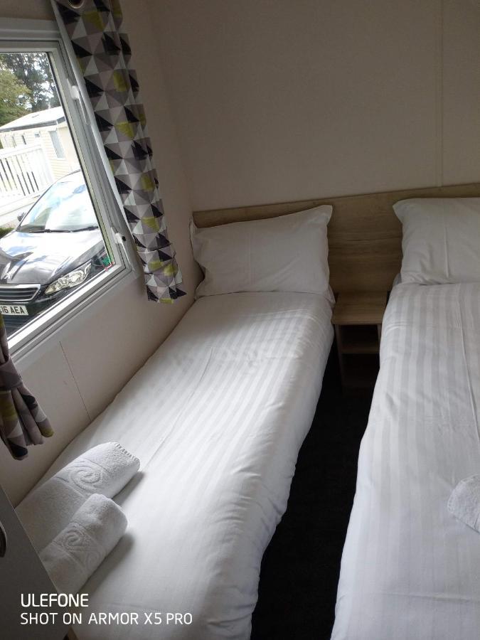 Exclusive 3 Bedroom Caravan, Sleeps 8 People At Parkdean Newquay Holiday Park, Cornwall, Uk 外观 照片