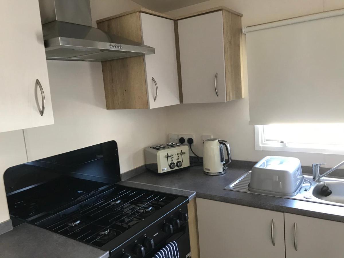Exclusive 3 Bedroom Caravan, Sleeps 8 People At Parkdean Newquay Holiday Park, Cornwall, Uk 外观 照片