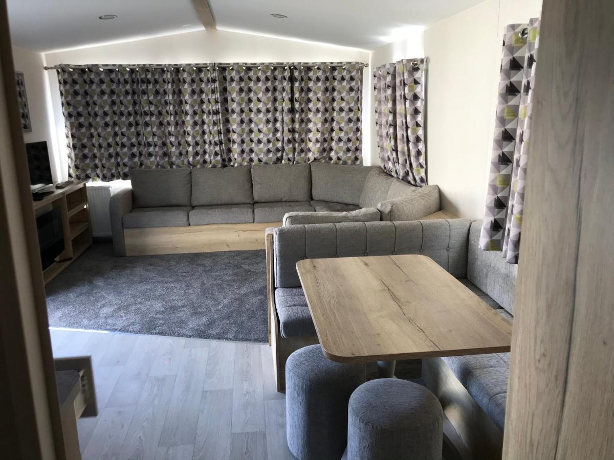 Exclusive 3 Bedroom Caravan, Sleeps 8 People At Parkdean Newquay Holiday Park, Cornwall, Uk 外观 照片