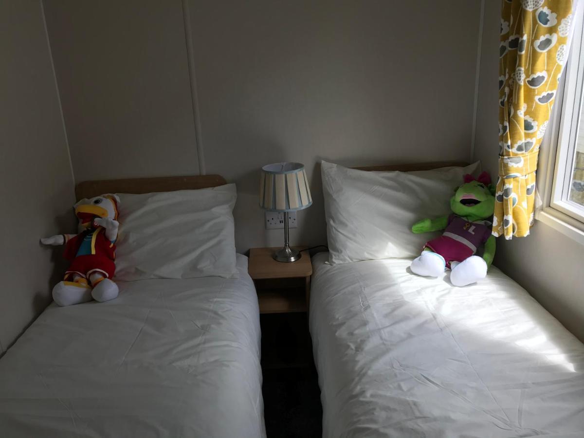 Exclusive 3 Bedroom Caravan, Sleeps 8 People At Parkdean Newquay Holiday Park, Cornwall, Uk 外观 照片