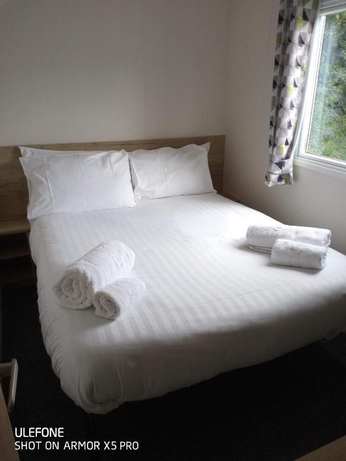 Exclusive 3 Bedroom Caravan, Sleeps 8 People At Parkdean Newquay Holiday Park, Cornwall, Uk 外观 照片