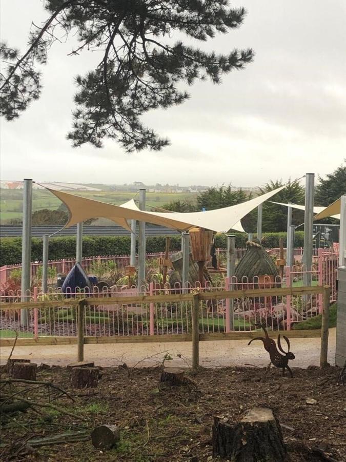 Exclusive 3 Bedroom Caravan, Sleeps 8 People At Parkdean Newquay Holiday Park, Cornwall, Uk 外观 照片